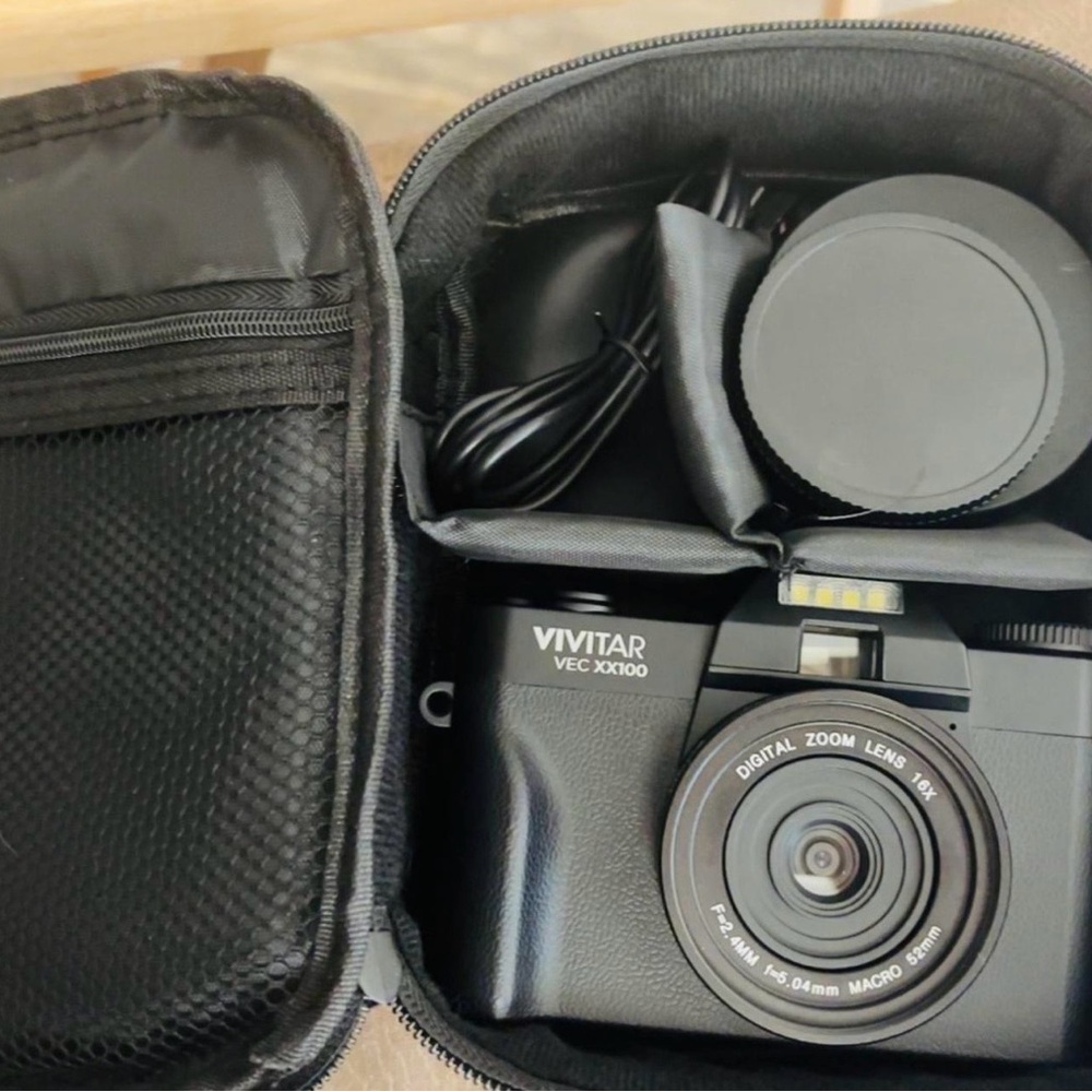 VEC XX100 4K Digital Camera plus two extra lens and bag - Picture 6 of 9
